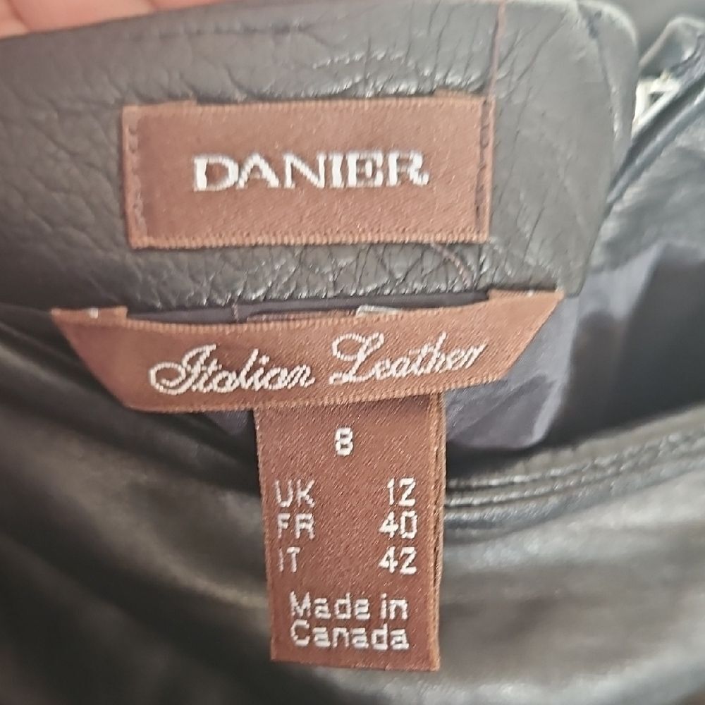 Danier Black Knee-Length Pencil Skirt - Picture 3 of 16